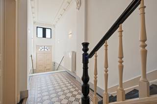 Te koop: gerenoveerd herenhuis in het centrum van Vilvoorde, op wandelafstand van scholen, park en openbaar vervoer.Dit volledig gerenoveerd...