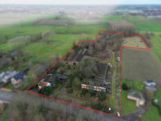 Deze ruime bedrijfssite situeert zich op een goed bereikbare locatie langs de Gentse Steenweg (N70) en bestaat uit meerdere aaneengesloten...