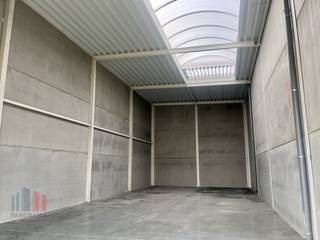 Nieuwbouw KMO-unit met een oppervlakte van 160 m² te huur op de nieuwe bedrijvenzone "STADSBEEMD".Strategisch gelegen nabij de bedrijvige Staatsbaan...