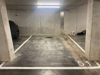 Wezembeek-Oppem - In een gebouwencomplex gelegen in het nieuwe centrum van Wezembeek-Oppem, ondergrondse parkeerplaats met een diepte van +/-4m en...