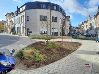 BERCHEM | VERZORGDE STUDIO MET APARTE SLAAPKAMER, FIETSENSTALLING EN KELDERBERGING | EPC 303 |Zeer gunstig gelegen op de gelijkvloerse verdieping van...