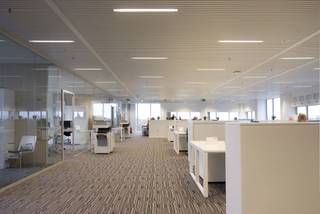 Dit kantoor op de derde verdieping biedt 332m² aan inspirerende werkruimte met een prachtig zicht op de E313. Gelegen tussen Antwerpen en Hasselt,...