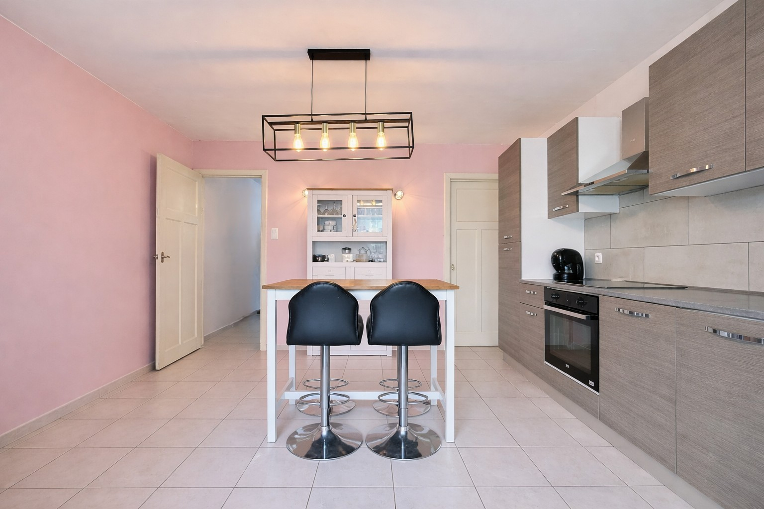 Op te knappen gezinswoning met tuin te Nieuwpoort-Stad. - foto 5