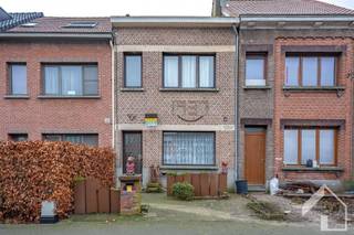 Volledig te renoveren woning met veel potentieel en gunstige EPC-score CIn een aangename en goed bereikbare buurt bevindt zich deze te renoveren...