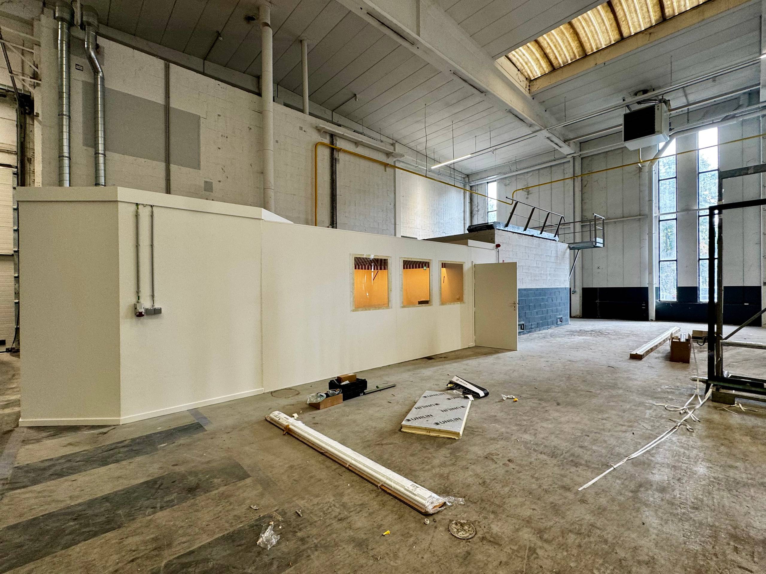 Magazijnruimte van 1.001 m² met kantoor in de haven van Antwerpen - foto 5