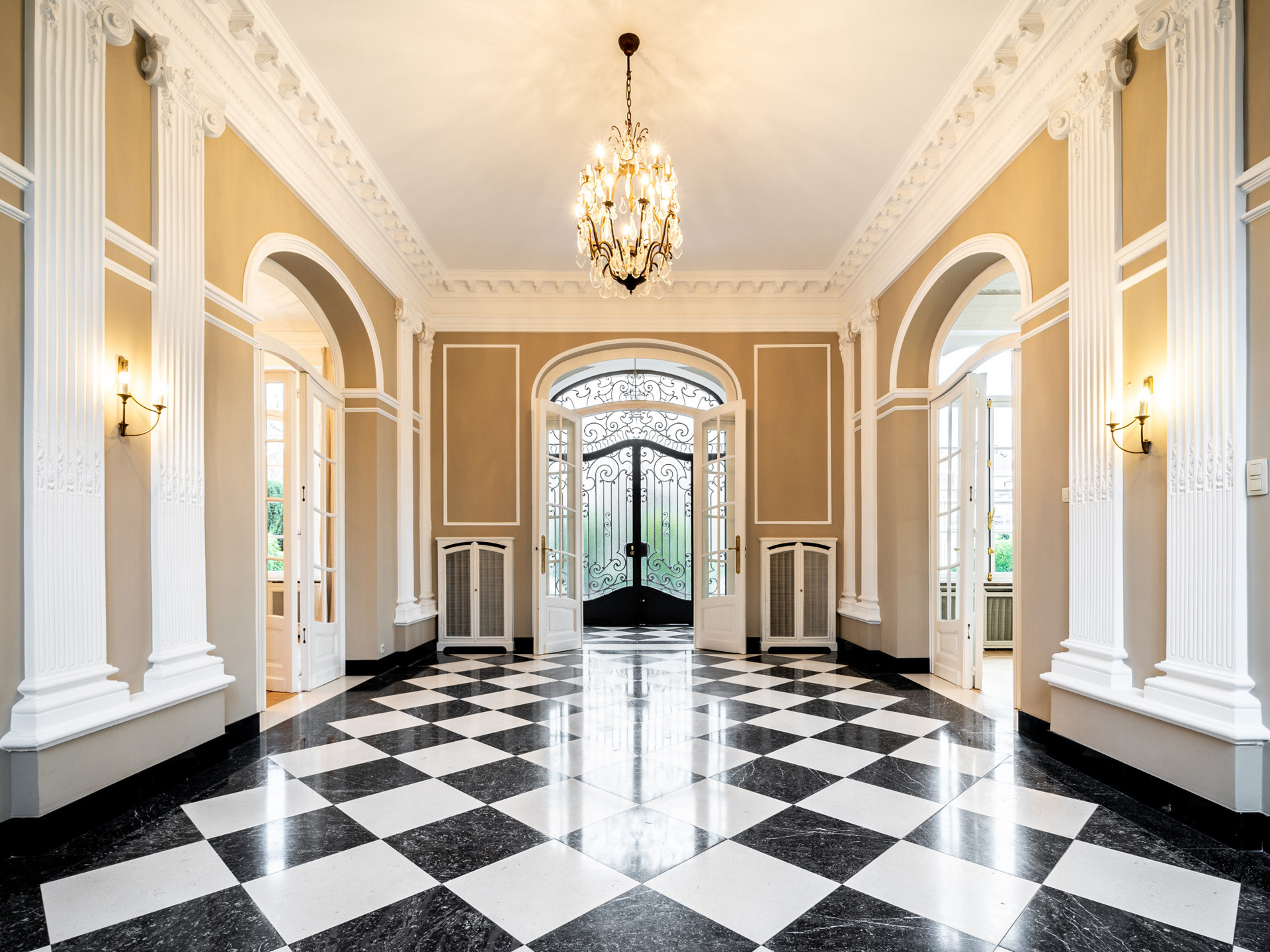 House for rent in Woluwe-Saint-Pierre with 5 bedrooms - photo 1