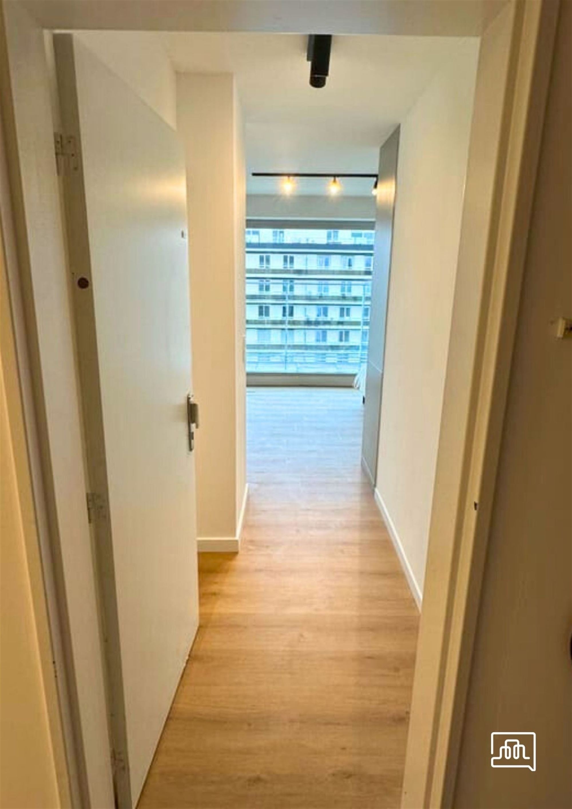 Vernieuwde studio met aangenaam terras + staanplaats - foto 5