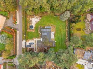 Dans le quartier résidentiel de villas de Grote Heide à Pelt se trouve cette charmante maison de plain-pied sur un terrain de 2 471 m². Grâce à...