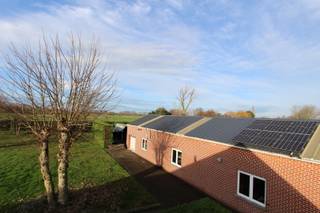 In het landelijke Oedelem vinden we deze alleenstaande woning met bijhorende loods van +/- 300m². De woning is instap klaar en geniet veel...