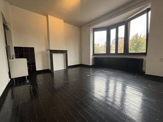 <p>NU BESCHIKBAAR - ACADEMIEJAAR 2026-2027 <br /><br />Onbemeubelde kamer met gedeeld sanitair en gedeelde keuken beschikbaar op de Naamsevest in Leuven! Ideaal gelegen nabij tal van campussen en alle voorzieningen.<br /><br />Domiciliëring is mogelijk! <br /><br />Huurprijs: €550 + €100 (internet, verwarming, water en elektriciteit)<br />Beschikbaar vanaf 01 juni 2026<br /><br />EPC: 242kWh/m2jaar - 2869279</p>