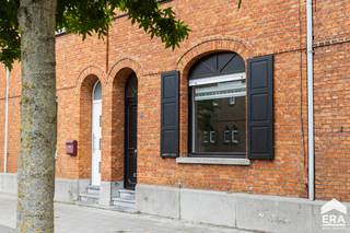 [[ DIT PAND NEEMT DEEL AAN DE ERA OPEN HUIZEN DAG OP 6/12 VAN 9:30 TOT 10:30 ]]Ben je op zoek naar een karaktervolle herenwoning met 4 slaapkamers en...