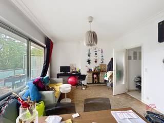 UCCLE : Proche du Parc Brugmann et de toutes commodités, appartement 1 chambre avec terrasse de +/- 50m² situé au 1er étage avec ascenseur. Il...
