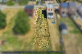 <p>Bouw uw droomwoning op een toplocatie!<br />In het charmante en rustige Schaffen (Diest) bieden wij u een aantrekkelijke bouwgrond aan, ideaal voor het realiseren van een stijlvolle Halfopen bebouwing. het perceel geniet van een mooie oppervlakte, een gunstige ligging en een uitstekende bereikbaarheid, waardoor ze de perfecte basis vormen voor uw toekomstige thuis.<br />De bouwgrond heeft een oppervlakte van 6 are 62 centiare, waardoor u over voldoende ruimte beschikt om een ruime woning met tuin aan te leggen. Dankzij de aangename omgeving geniet u dagelijks van rust en privacy, terwijl winkels, scholen, openbaar vervoer en de op- en afritten van de autosnelweg zich op korte afstand bevinden. Ook het bruisende centrum van Diest is vlot bereikbaar.<br />Of u nu op zoek bent naar een perceel om uw gezinswoning te bouwen of een interessante investering zoekt, deze bouwgronden bieden tal van mogelijkheden.<br />Troeven:<br />• bouwgrond voor halfopen bebouwing <br />• Oppervlakte 662 m² <br />• 2 Bouwlagen<br />• Bouwlijn op 16m van straatzijde<br />• De maximale bouwdiepte voor het hoofdgebouw bedraagt 15,00m op het gelijkvloers en 12,00m op de verdieping<br />• Zijgevel op 3 meter van perceelsgrens.<br />• Tuinhuis van max 40m²<br />Grijp deze unieke kans en bouw uw droomwoning op één van deze prachtige percelen in het gegeerde Schaffen.<br />Interesse? Neem vandaag nog contact met ons op voor meer informatie of een bezoek ter plaatse.</p>