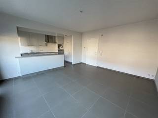 <p><span>Beautiful and quiet apartment : entrance, living room, modern fitted kitchen, bathroom, storage room, terrace, 2 bedrooms and basement.  Free on 01/11/2025.  General expenses 50 euro/month.  Very favorable epc 106 kWh/m² uc 2222572.  For info or visit, call 056.21.58.00 or www.immo-lvb.be.</span></p><p><span> </span></p>