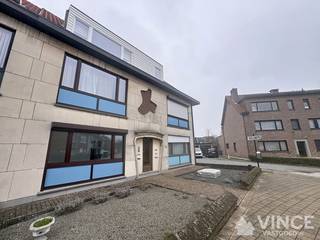 Dit appartement is gelegen in een rustige en goed bereikbare buurt met alle voorzieningen in de buurt.Het biedt een comfortabele indeling met...