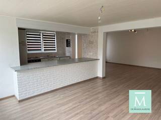 Instapklaar gelijkvloersappartement met 2 ruime slaapkamers en stadstuinOp zoek naar een comfortabel en instapklaar appartement? Dit...