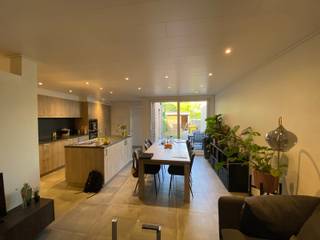 Prachtig en groot instapklaar gelijkvloers appartement (100m2) in het centrum van Geel.U komt binnen in de inkomhal met apart toilet. Van hieruit...