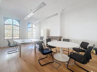 In the heart of Brussels, on Van Orleystraat, you will find this exceptional office space of approximately 180.3 m², located on the second floor of...