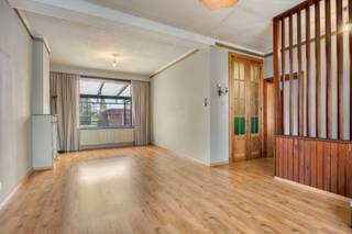 Deze op te frisse ruime woning is rustig gelegen in Mol-Wezel met goede verbinding naar de omliggende gemeente Balen, Dessel, Lommel en Retie. Met...