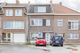 In de Karel van Renterghemstraat vind je deze unieke te renoveren woning, ideaal voor wie op zoek is naar een project met karakter. De woning...