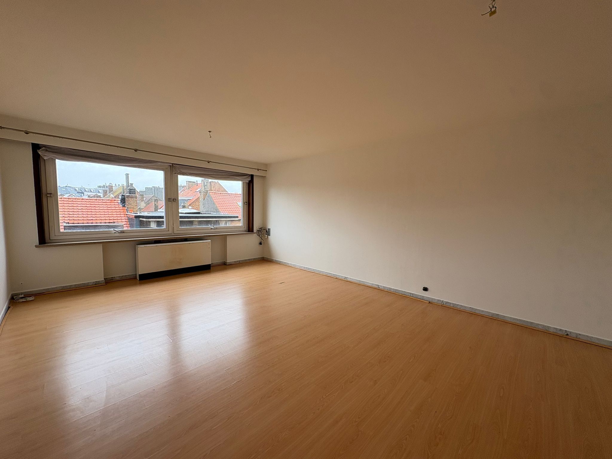 Ruim 2-slaapkamer appartement te huur op gunstige ligging te Oostende. - foto 5
