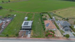 Prachtig gelegen bouwgrond voor halfopen bebouwing met een perceeloppervlakte van maar liefst 1.002 m². Dankzij de zuidwestelijke oriëntatie geniet je van een aangename, zonnige tuin en volop mogelijkheden om een ruime gezinswoning met mooie buitenruimte te realiseren. De ligging is een absolute troef: op fietsafstand van het centrum, het station, scholen, winkels en alle dagelijkse voorzieningen.<br />Zo combineer je rustig en comfortabel wonen met een vlotte bereikbaarheid. Kortom, een ruim perceel op een gunstige locatie en met tal van mogelijkheden voor wie zijn eigen droomwoning wil bouwen. Een unieke kans voor wie ruimte, een goede ligging en een zonnige oriëntatie wil combineren met een fantastisch uitzicht op groen. Voor alle info : dirk@berno.be