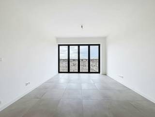 Ce lumineux appartement de 2 chambres à louer est situé au 3ème étage du nouveau développement de la Slachthuislaan et de la Lange Lobroekstraat...