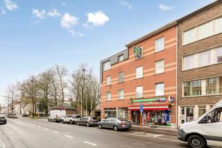 Exclusieve penthouse in het bruisende centrum van Mortsel.Indeling:Via de inkomhal betreedt u deze ruime penthouse met een uitzonderlijk royale...