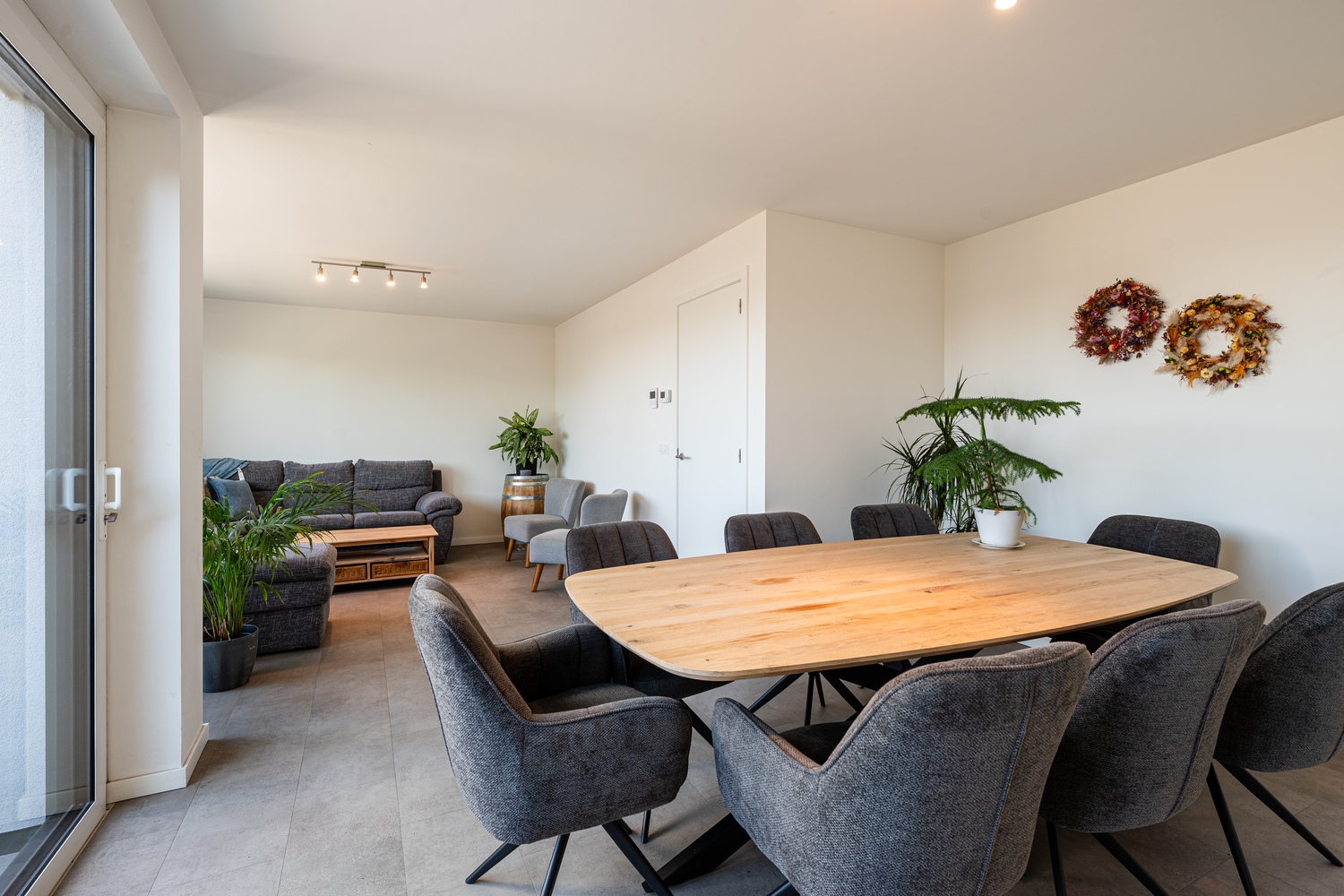 Modern appartement met ruim terras én garage in Sint-Jan-in-Eremo - foto 5