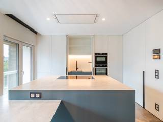 In een kleinschalig gebouw in de gegeerde Hof van Riethwijk te Mortsel, vinden we dit recent, volledig gerenoveerde appartement terug. De ligging...