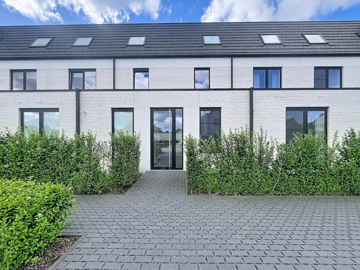 Apartment for rent with 2 bedrooms in Sint-Andries - photo 2