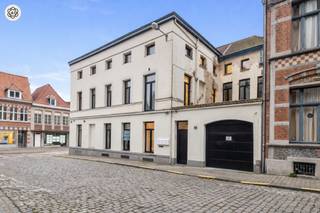 Ontdek dit gemengd opbrengsteigendom, ideaal gelegen in het centrum van Doornik, in de onmiddellijke nabijheid van hogescholen, winkels,...