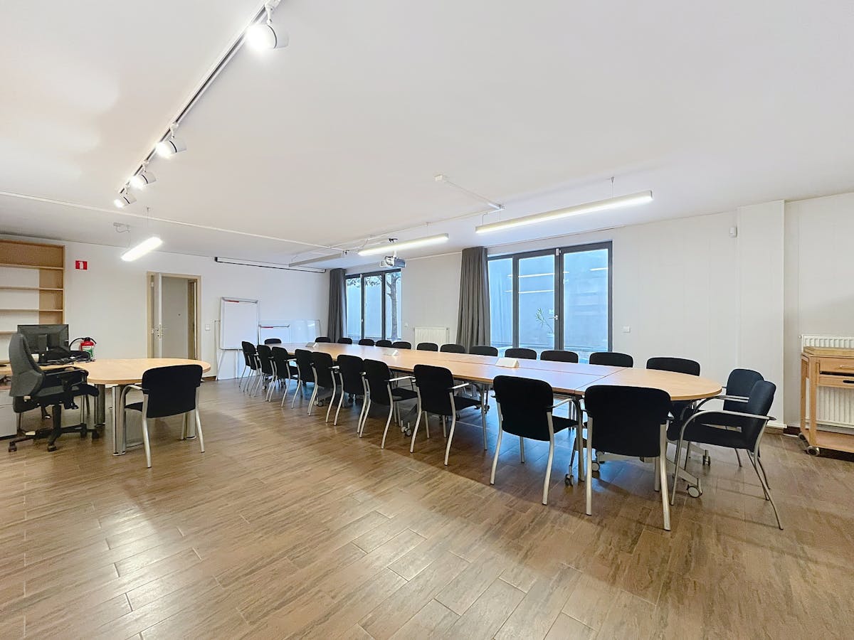 Baraplein | Lichtrijk kantoor van 175m² + tuin - foto 3