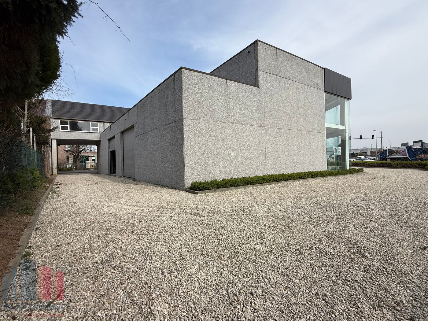 Bâtiment commercial polyvalent avec showroom, entrepôt et espace casco – À louer à Sint-Pieters-Leeuw - photo 4