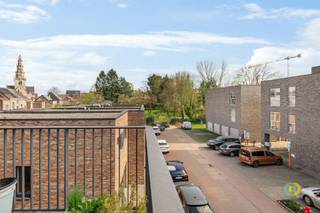 Cet appartement élégant et économe en énergie, construit en 2018, est situé au deuxième étage d'une résidence moderne dans le centre de Diegem...