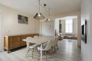 De woning bevindt zich in Stasegem op een boogscheut van het Provinciedomein De Gavers, de Leie, diverse horecazaken, winkels en...