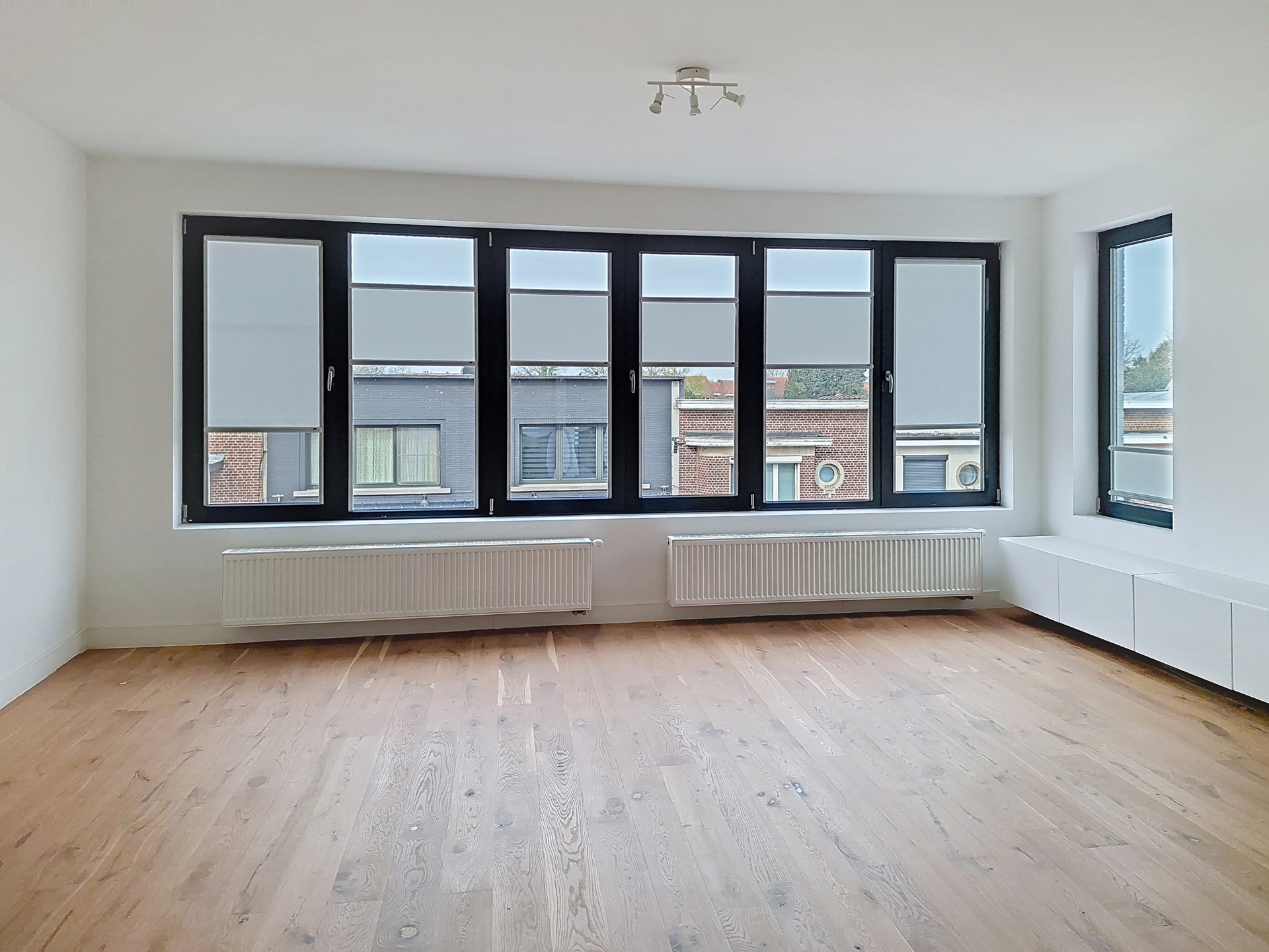 Fris lichtrijk en jong appartement met 2 slaapkamers en lift - foto 5