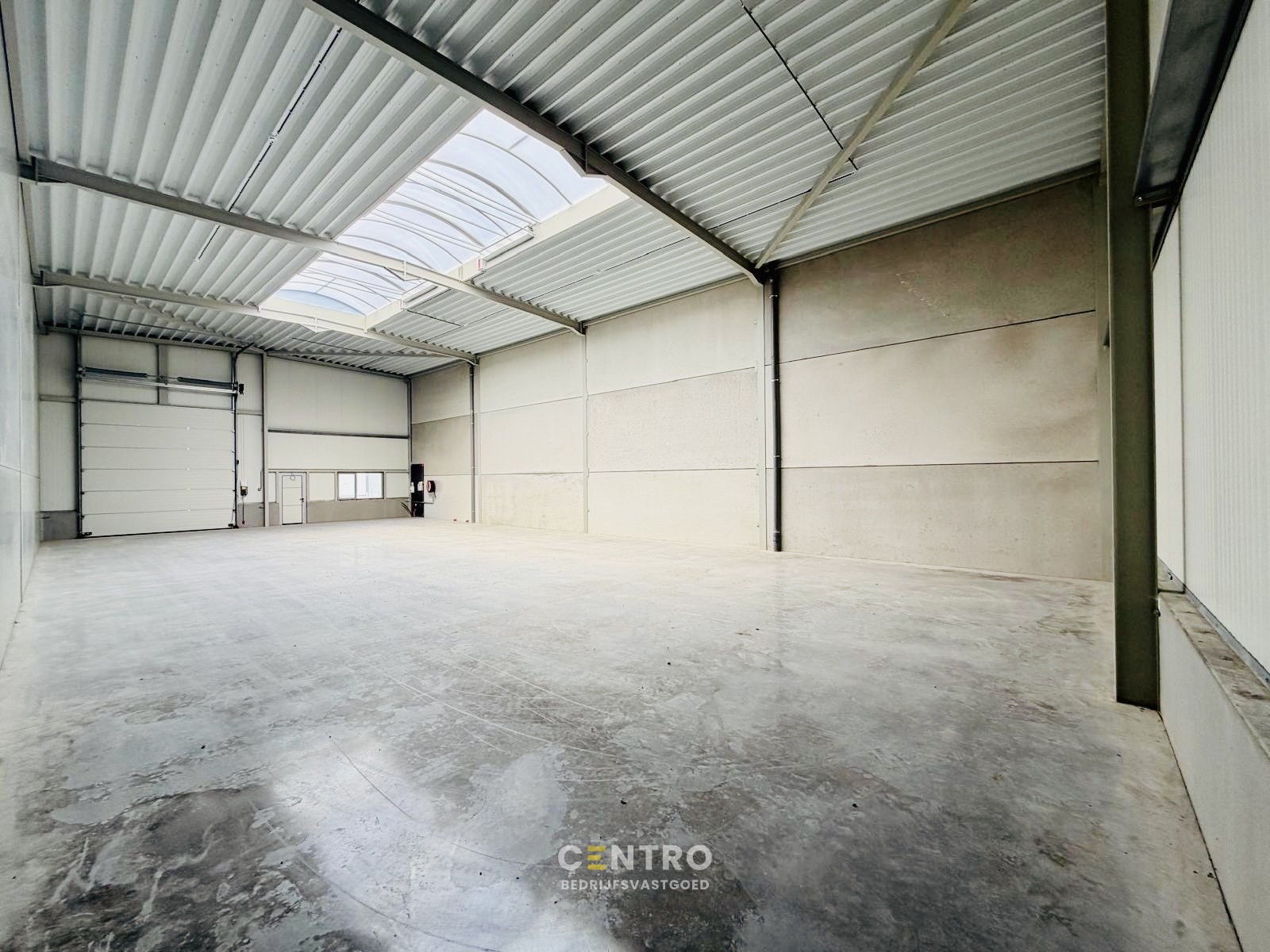 NB MAGAZIJN (304m²) te huur, inclusief 2 parkeerplaatsen te Blankenberge - foto 2