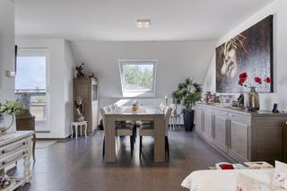 Instapklaar en ruim appartement met 2 slaapkamers, zonnig terras op zeer centrale ligging in centrum Roeselare. Het appartement is zeer goed...