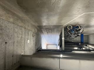 Deze ondergrondse autostaanplaats in de Hoefijzerlaan te Brugge, op enkele meters van 't Zand van Brugge. Winkels, scholen, openbaar vervoer... is...