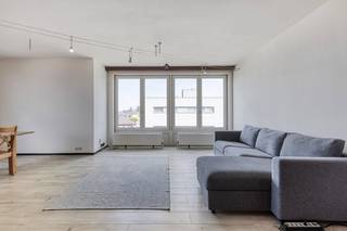 Dit hoekappartement met 2 slaapkamers en veel lichtinval is op zoek naar een nieuwe eigenaar!Gelegen vlak aan het centrum van Hasselt is...