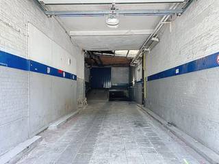 Disposition :- entrée spacieuse et accessible - place de parking Détails :- portail d'entrée automatique- complexe fermé qui assure la sécurité de...