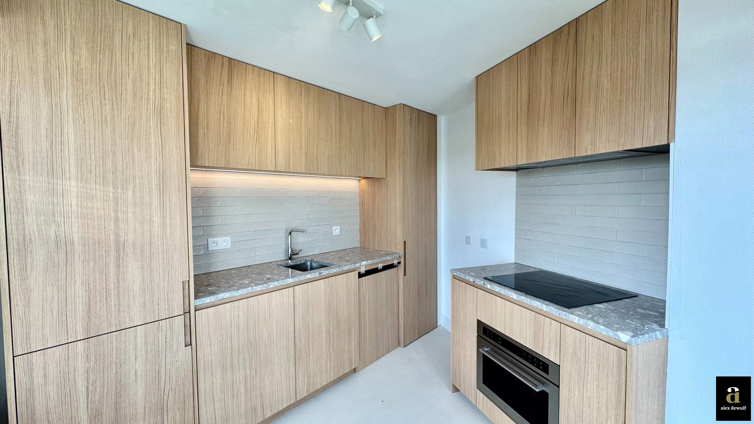 Gerenoveerd hoekappartement met 2 volwaardige slaapkamers, vlakbij het centrum van Knokke. - foto 4