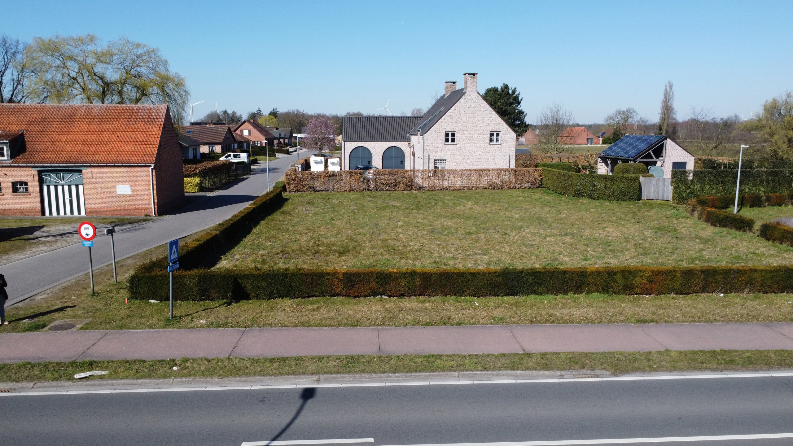 Centraal gelegen bouwperceel voor open bebouwing - foto 4