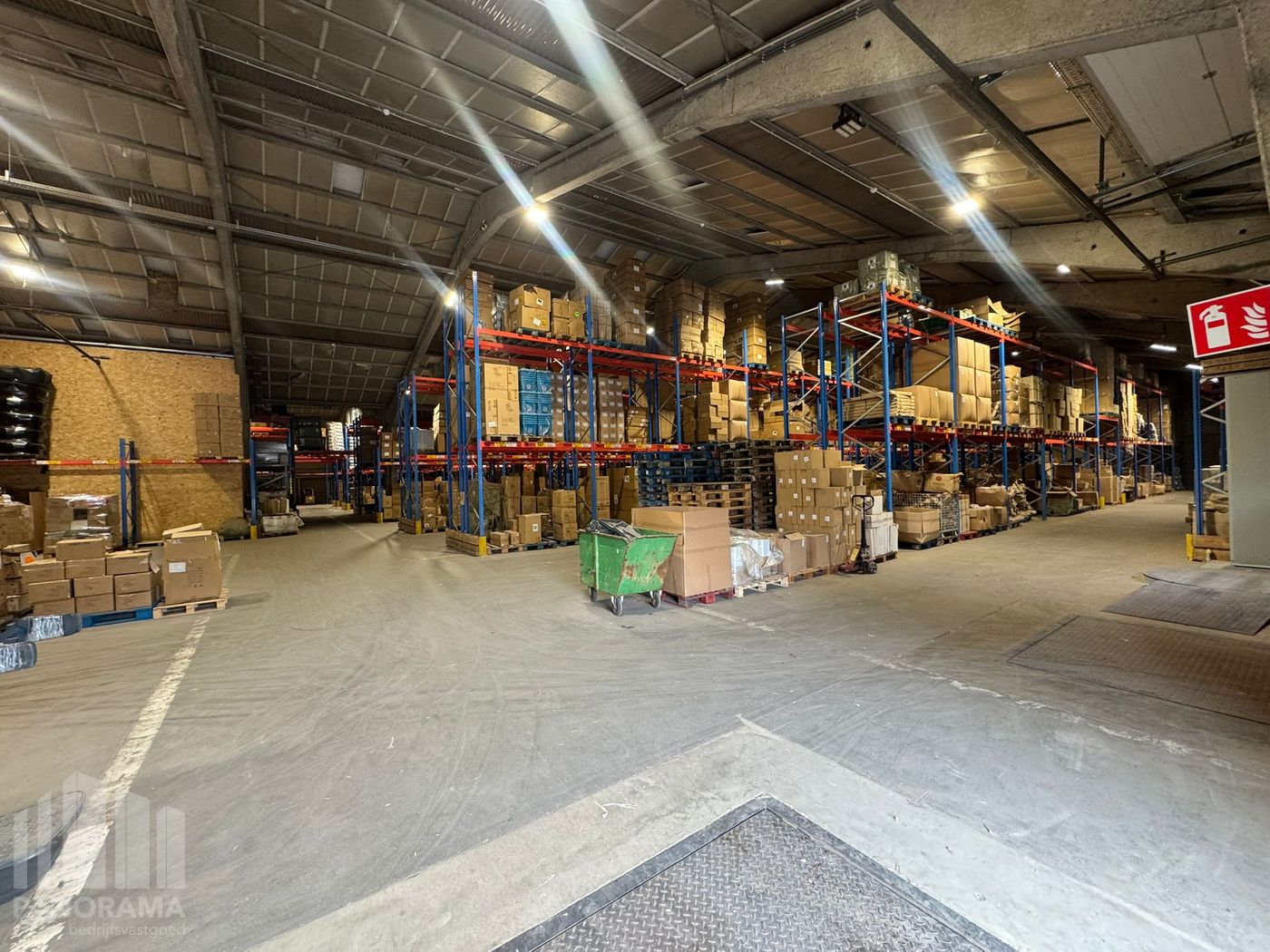 MAGAZIJN VAN 1.200 M² MET OPTIONELE BUITENOPSLAG TE HUUR IN DADIZELE - foto 4