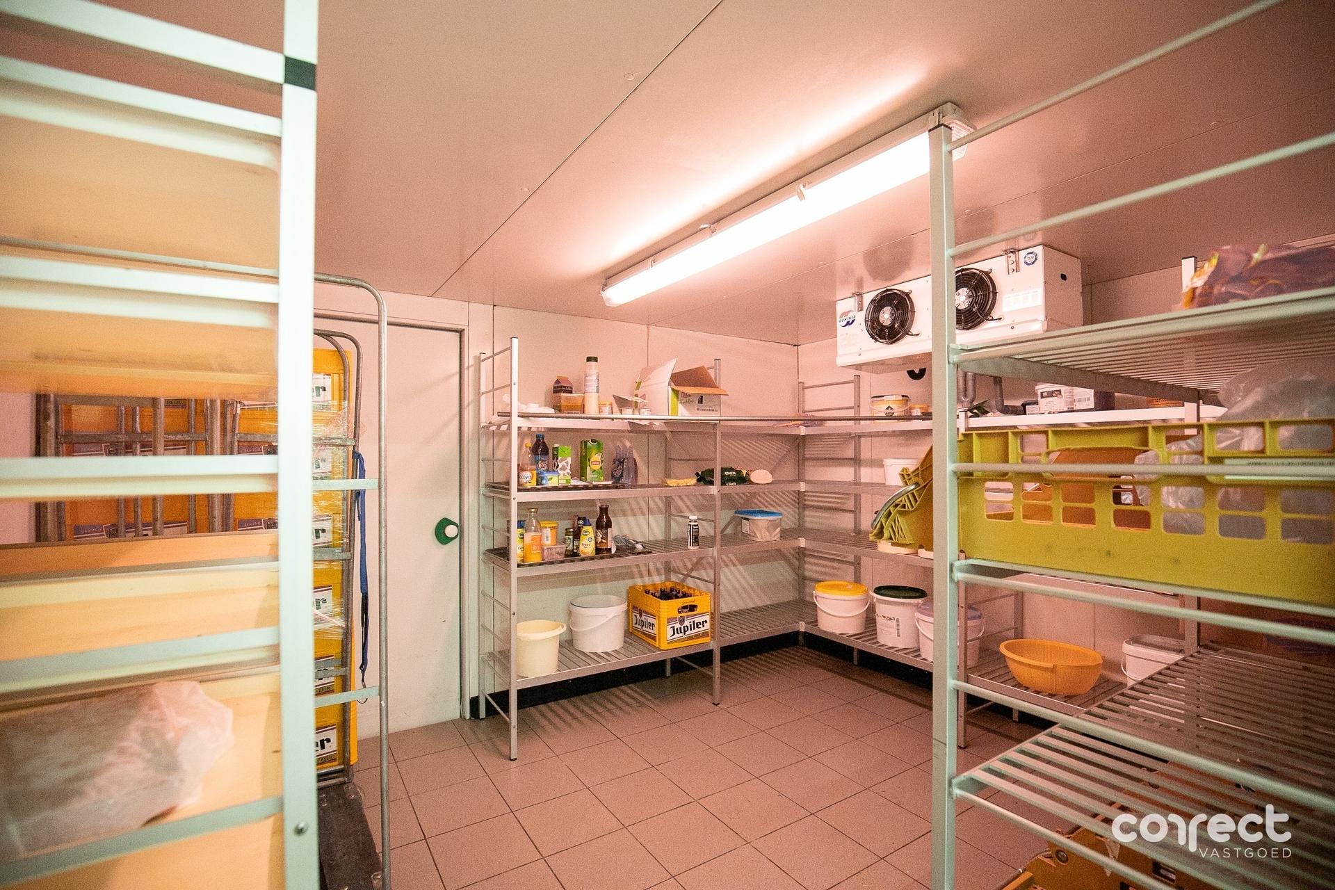 Handelspand met woonst op commerciële toplocatie. - foto 4