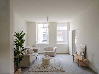 Deze luxueus gerenoveerde rijwoning in Gent belichaamt de perfecte balans tussen hedendaags comfort en tijdloze charme. Tijdens de recente...