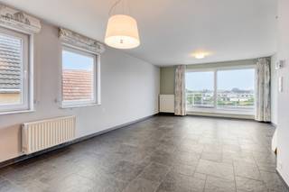 *** Kijkdag 14/05 tussen 10u - 12u30 *** OP AFSPRAAK *** Werkelijk instapklaar duplex-appartement met 2 slaapkamers en afgewerkte zolderkamer,...