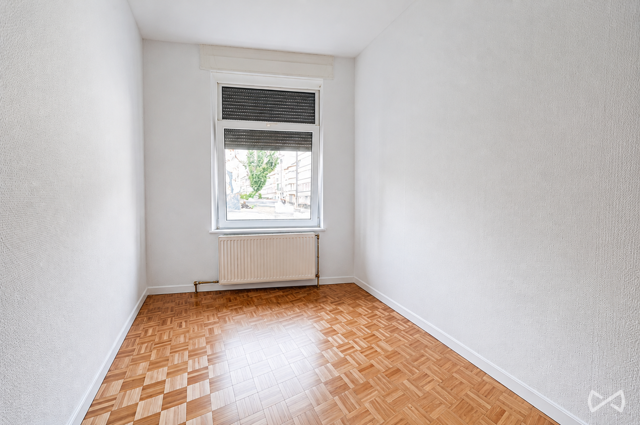 Gelijkvloers appartement met 2 slaapkamers, garage en koer - foto 5