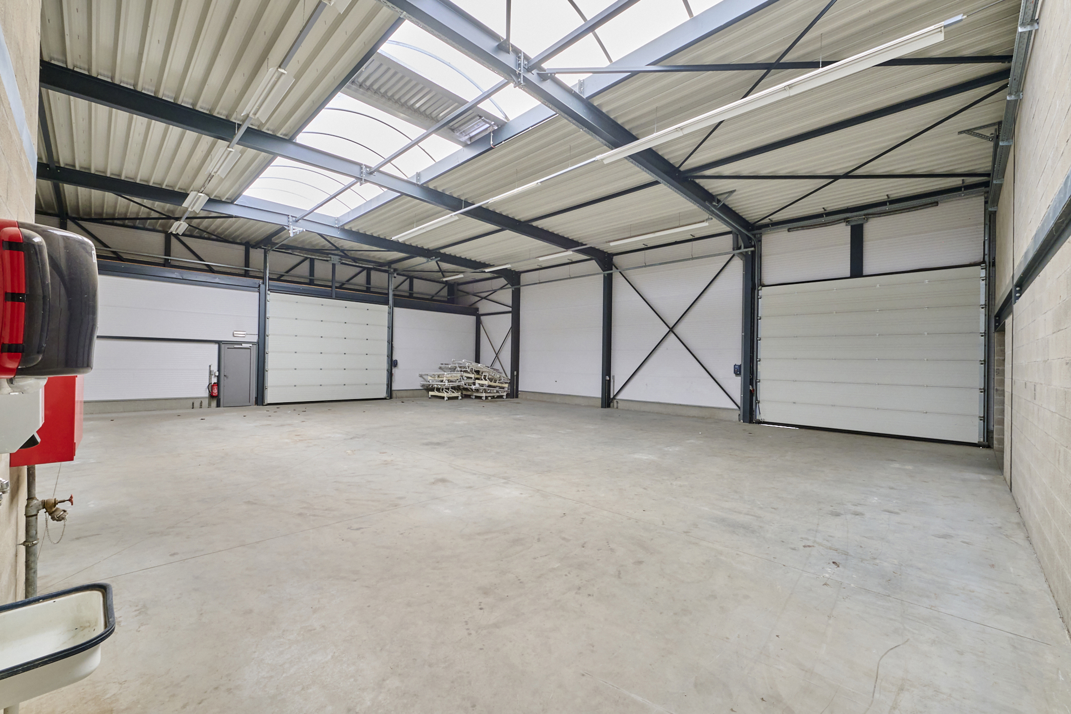 BEDRIJFSGEBOUW MET APPARTEMENT EN BUITENTERREIN - foto 5